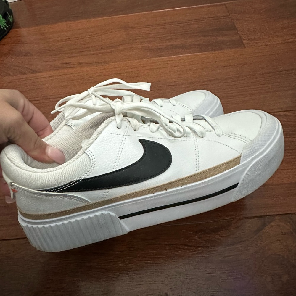 Nike Legacy Court women’s sneakers